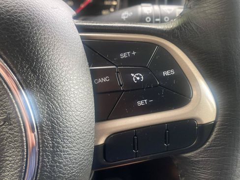 Used 2015 Jeep Renegade Latitude w/ Popular Equipment Group AWD/4WD image 10