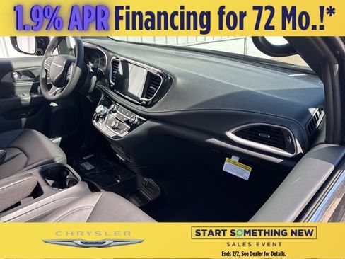 New 2026 Chrysler Pacifica Select image 26