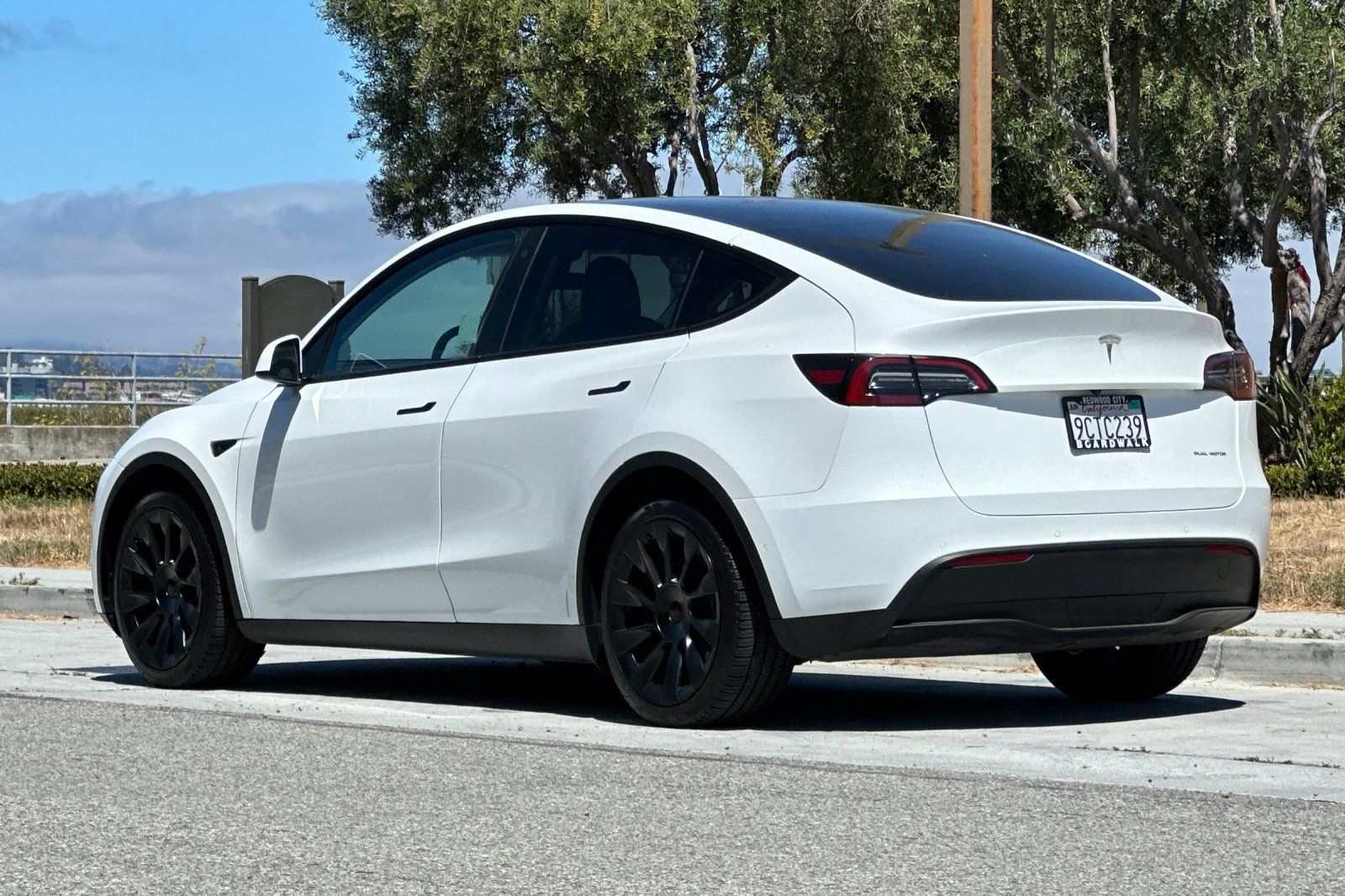 Used 2022 Tesla Model Y Long Range AWD/4WD image 6