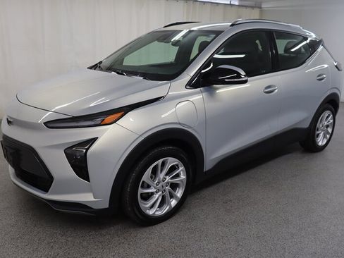 Used 2023 Chevrolet Bolt EUV LT w/ Driver Confidence Package FWD image 3