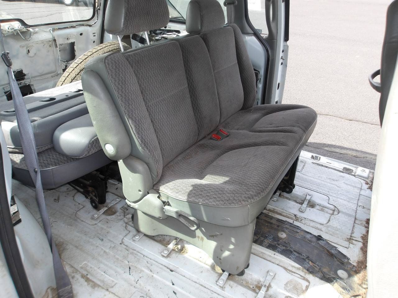 Used 1999 Plymouth Voyager FWD image 11
