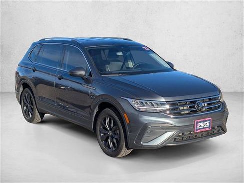 Used 2022 Volkswagen Tiguan SE image 3