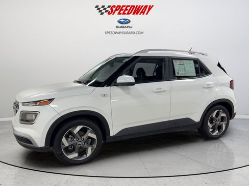 Used 2025 Hyundai Venue SEL FWD image 11