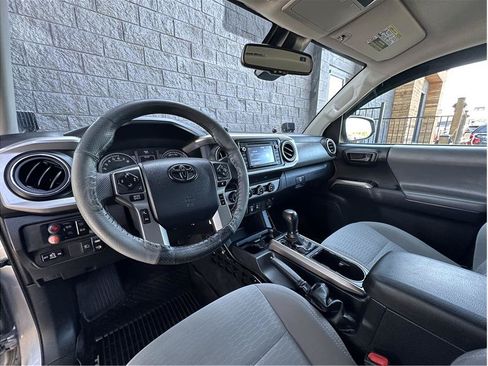 Used 2019 Toyota Tacoma SR5 AWD/4WD image 2