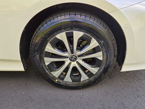 Used 2019 Toyota Prius LE AWD/4WD image 8