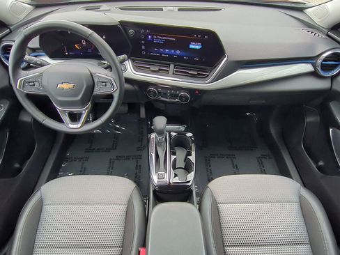 Used 2025 Chevrolet Trax LT w/ LT Convenience Package FWD image 15