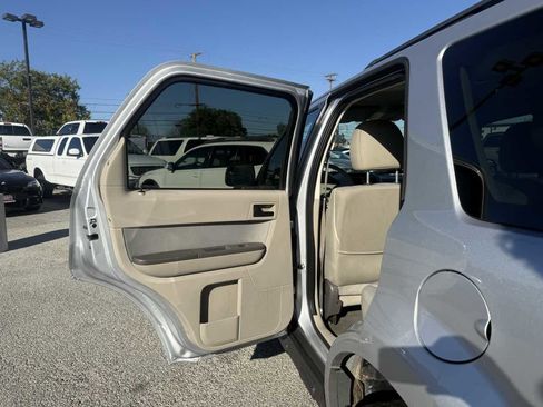 Used 2011 Ford Escape XLT image 11