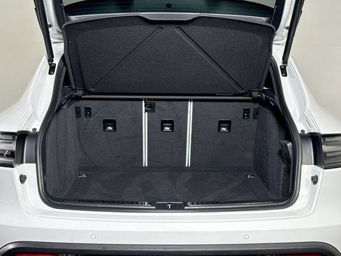 Certified 2023 Porsche Macan AWD/4WD image 26