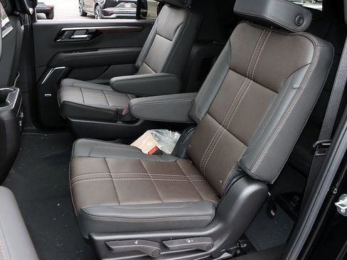 New 2026 Chevrolet Suburban High Country AWD/4WD image 13