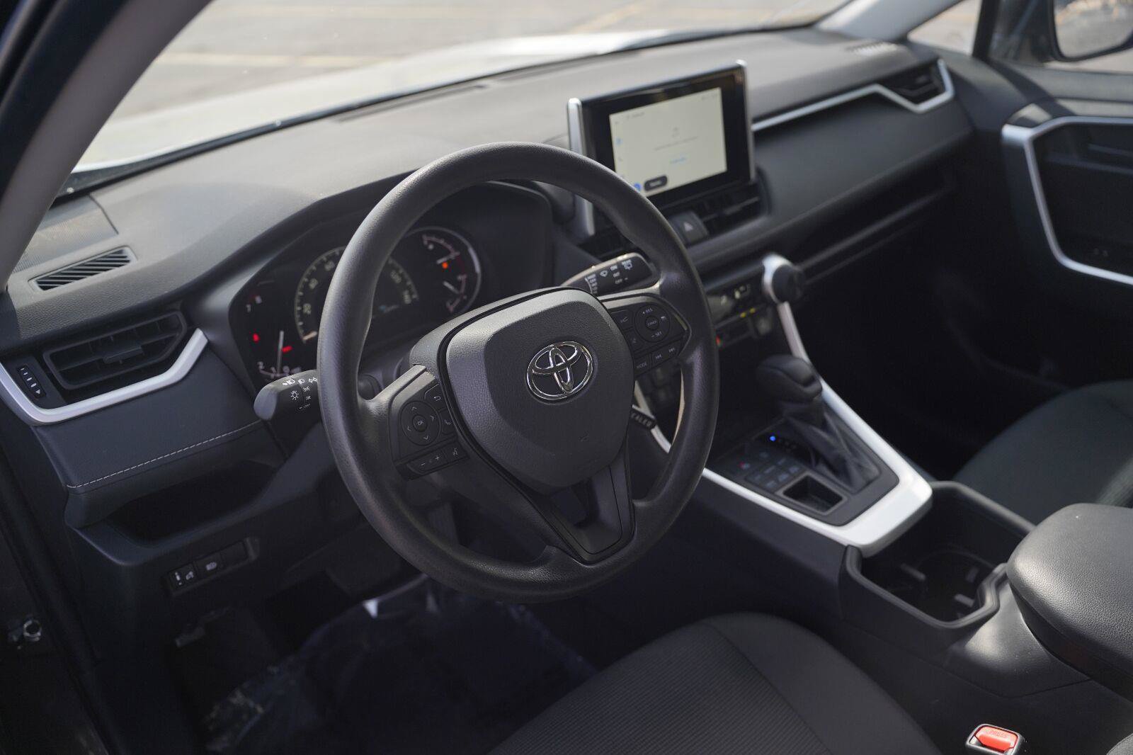 Used 2024 Toyota RAV4 LE AWD/4WD image 9