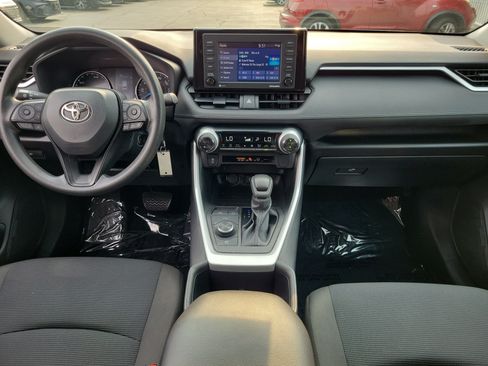 Used 2022 Toyota RAV4 LE AWD/4WD image 9