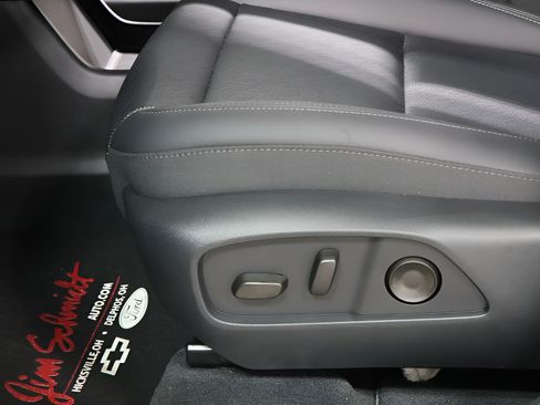 New 2026 Chevrolet Equinox LT w/ Convenience Package II FWD image 20