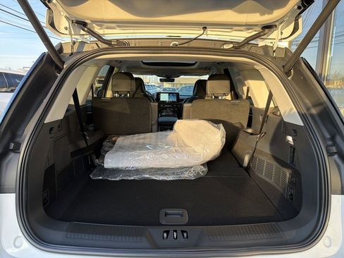 New 2026 Lincoln Aviator Reserve image 12