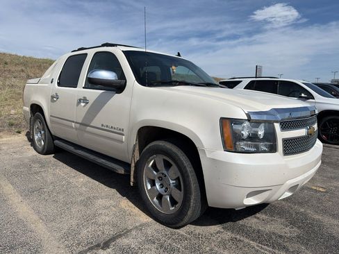 Used 2013 Chevrolet Avalanche LTZ AWD/4WD image 2