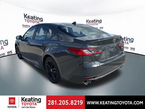 Used 2025 Toyota Camry SE image 5