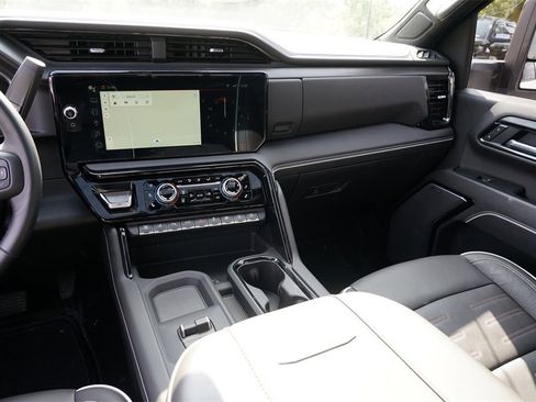 Used 2025 GMC Sierra 2500 AT4X image 22