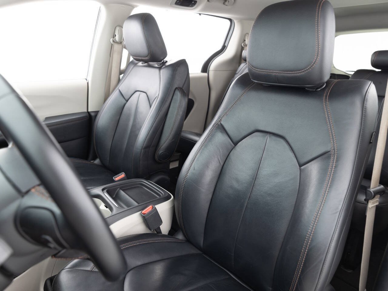 Used 2017 Chrysler Pacifica Touring-L FWD image 22