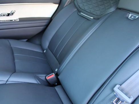 Used 2025 Land Rover Range Rover SV image 24