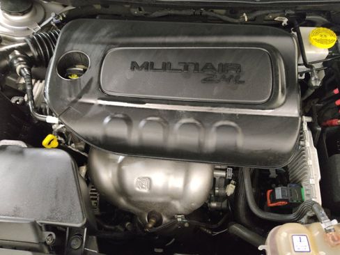 Used 2019 Jeep Cherokee Latitude Plus FWD image 30