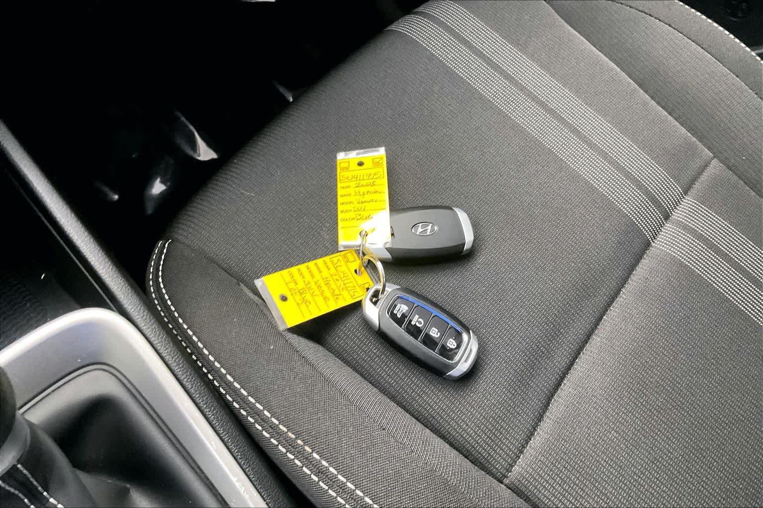 Certified 2025 Hyundai Venue SEL FWD image 15