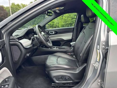 Used 2023 Jeep Compass Limited AWD/4WD image 3