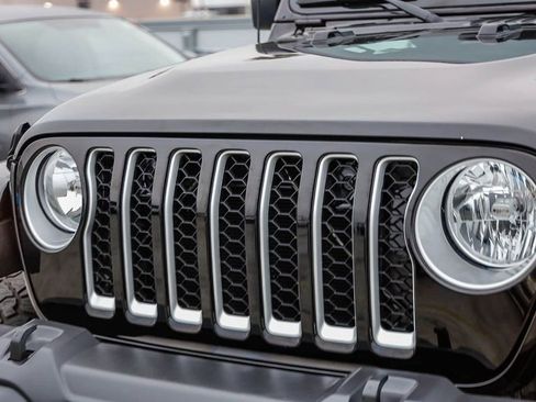 Used 2022 Jeep Gladiator Overland w/ Popular Equipment Package AWD/4WD image 6