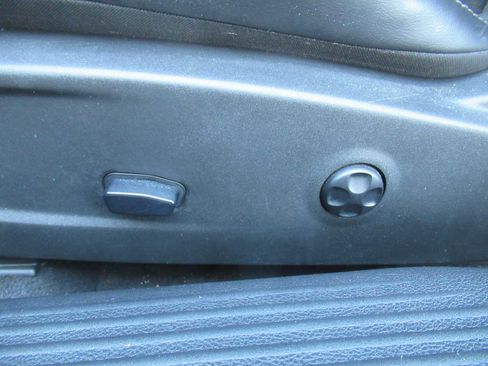 Used 2015 Dodge Challenger R/T Plus image 26