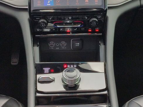 Used 2023 Jeep Grand Cherokee Limited image 18