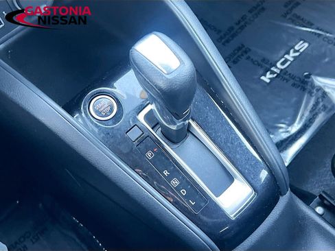 Used 2020 Nissan Kicks S image 21