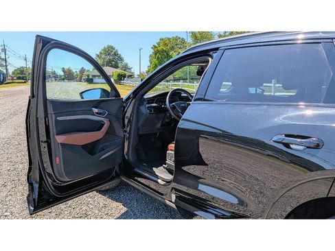 Used 2023 Audi e-tron Chronos image 9