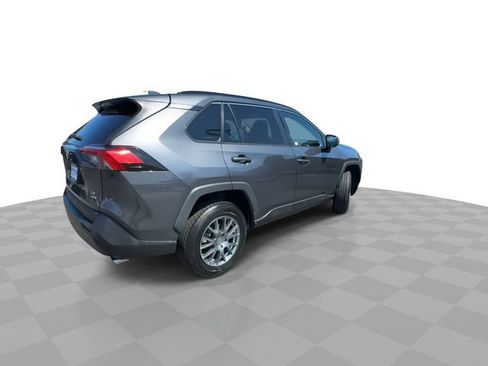 Used 2021 Toyota RAV4 LE AWD/4WD image 8