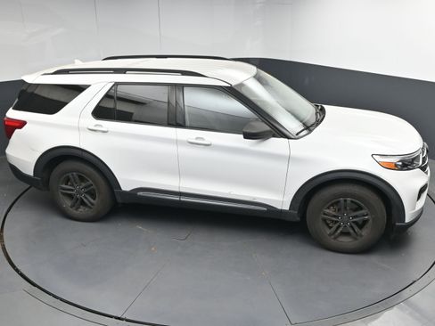 Used 2020 Ford Explorer XLT image 32