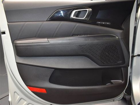 Certified 2025 Kia Carnival SX Prestige image 17