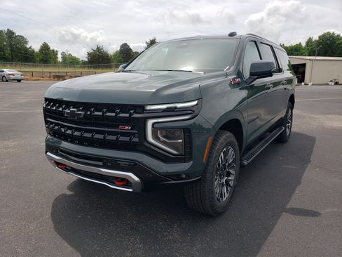 New 2026 Chevrolet Suburban Z71 w/ Comfort Package AWD/4WD image 2