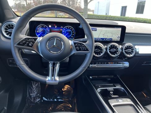 Used 2024 Mercedes-Benz EQB 250+ image 30