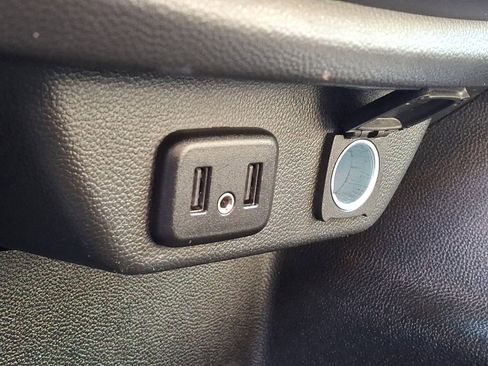 Used 2021 Chevrolet Traverse LT image 24