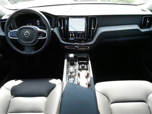 Used 2025 Volvo XC60 B5 Plus AWD/4WD image 10