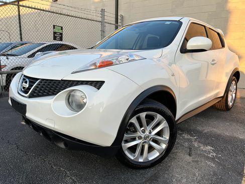 Used 2014 Nissan Juke SV FWD image 2