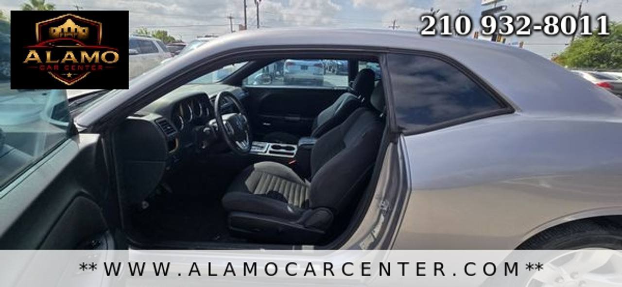 Used 2014 Dodge Challenger SXT RWD image 21