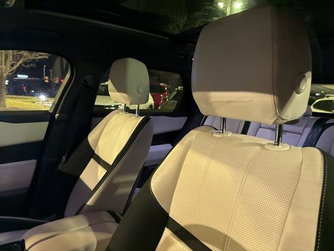 Used 2022 Land Rover Range Rover Velar R-Dynamic S image 8