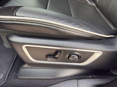 Used 2025 RAM 1500 Laramie image 19