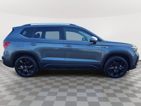 Used 2023 Volkswagen Taos SE w/ Black Wheel Package FWD image 4