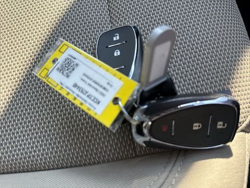 Used 2023 Chevrolet Traverse LS FWD image 26