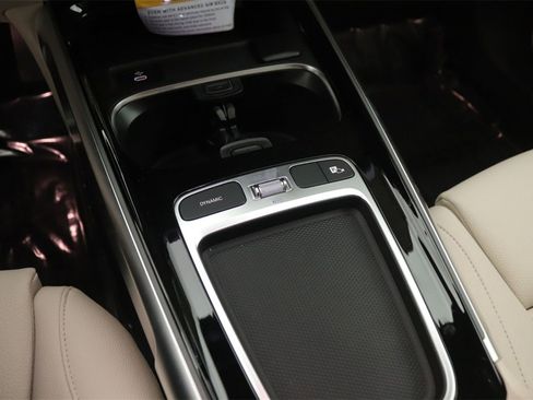 New 2025 Mercedes-Benz GLB 250 image 7