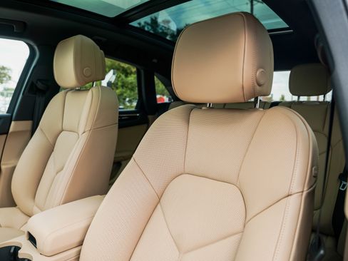 New 2026 Porsche Macan image 5