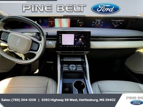 Used 2024 Lincoln Nautilus Premier image 13