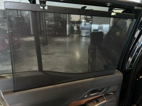 Used 2024 Lexus GX 550 AWD/4WD image 17
