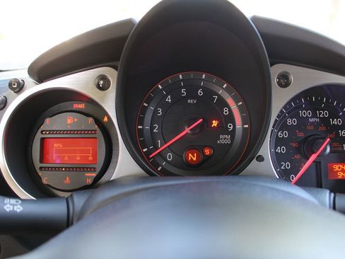 Used 2018 Nissan 370Z w/ Sport Package image 20