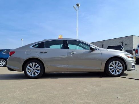 Used 2025 Chevrolet Malibu LT FWD image 4