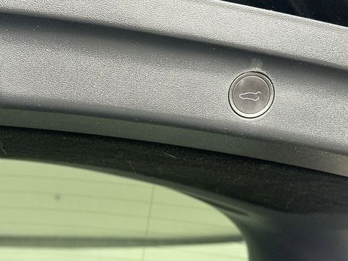 Used 2023 Tesla Model Y Long Range AWD/4WD image 29